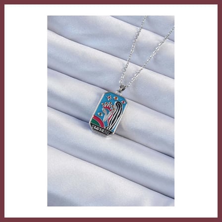 SHNSTORE 316L Çelik Zincir Gümüş Renk Taç ve Kız Figürlü Renkli Mineli Tarot Kolye SHN0720