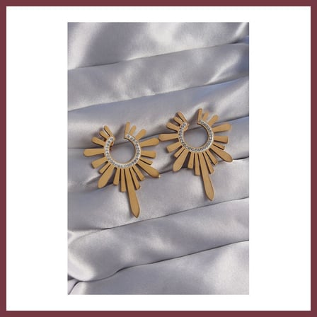 SHNSTORE 316L Çelik Gold Renk Zirkon Taşlı Güneş Figürlü Küpe SHN0720