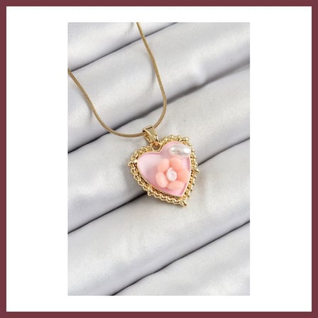 SHNSTORE 316L Çelik Zincir Pembe Sanatsal Portre İnci Detaylı Papatya Figürlü Kalp Model Gold Renk Kadın Kolye SHN0720