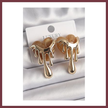 SHNSTORE Pirinç Gold Renk Krem Sedefli Akan Kalp Model Kadın Küpe SHN0720