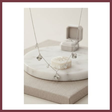 SHNSTORE Pirinç Gümüş Renk Zirkon Taşlı Yonca Model Kadın Kolye SHN0720