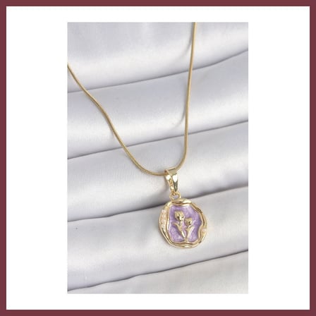 SHNSTORE 316L Çelik Gold Renk Zincir Mor Mineli Çiçek İşlemeli Portre Model Kadın Kolye SHN0720