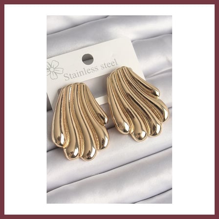 SHNSTORE Pirinç Gold Renk İşlemeli İstirdye Model Kadın Küpe SHN0720
