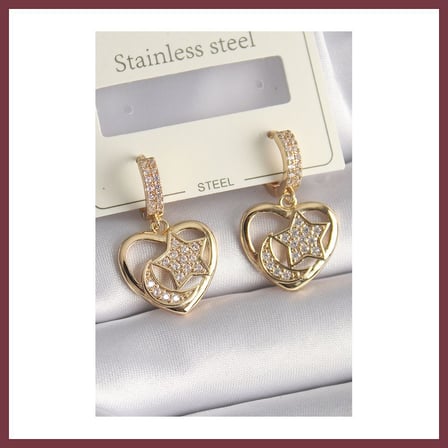 SHNSTORE Pirinç Gold Renk Zirkon Taşlı Kalp Model Ay Yıldız İşleme Kadın Küpe SHN0720