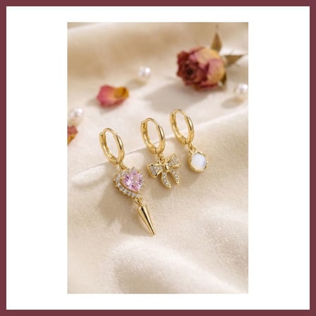 SHNSTORE Gold Renk Kalp Detaylı 3 lü Zirkon Taşlı Küpe SHN0720