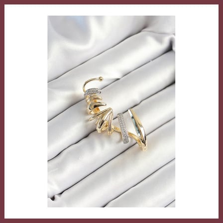 SHNSTORE Pirinç Zirkon Taş Kaplamalı Sarmal Figürlü Gold Renk Kadın Sağ Kıkırdak Küpe SHN0720