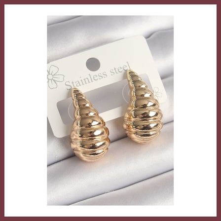 SHNSTORE Pirinç Gold Renk İşlemeli Damla Model Kadın Küpe SHN0720