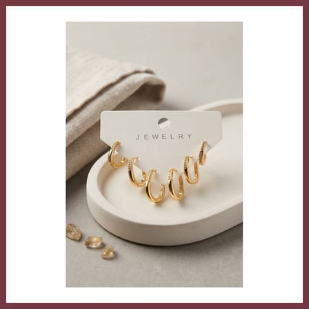 SHNSTORE Gold Renk Zirkon Taşlı Pirinç İnce Kare Halka Model Kadın Küpe Seti SHN0720