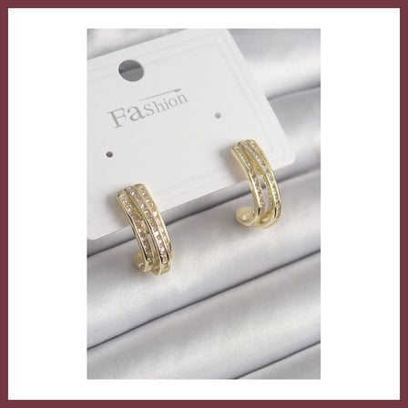 SHNSTORE Pirinç Gold Renk Zirkon Taşlı Yarım Halka Model Kadın Küpe SHN0720