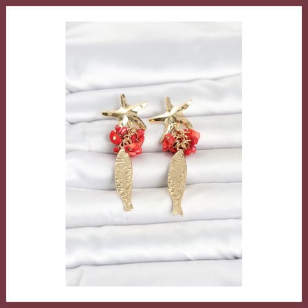 SHNSTORE Deniz Yıldızı ve Balık Detaylı Kırmızı Taşlı Gold Renk Kadın Küpe SHN0720