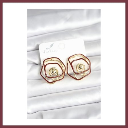 SHNSTORE Pirinç Gold Renk Bordo Mineli Geometrik Gül Model Kadın Küpe SHN0720