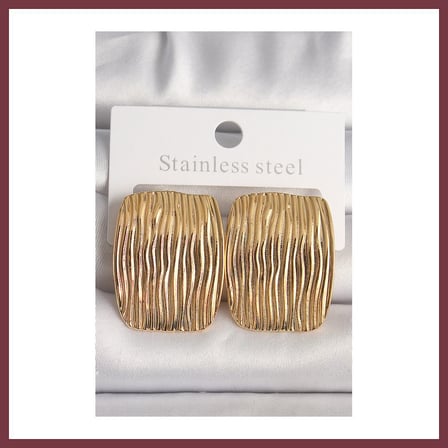 SHNSTORE Pirinç Gold Renk İşlemeli Kare Plaka Model Kadın Küpe SHN0720
