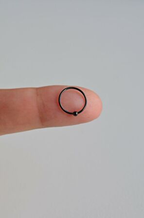 Siyah Renkli Mini Topçuklu 10 mm Çelik Halka Hızma Burun Piercingi