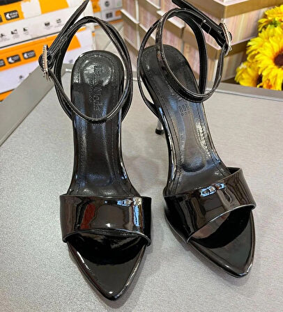 2025 TOP MODEL SİYAH RUGAN ÜÇGEN BURUN TOPUKLU AYAKKABI