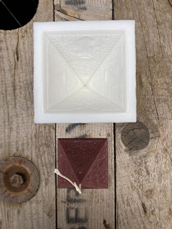Piramit Mum Kalıbı ( Silikon ) ( 6x6x7 cm ) ( Küçük ) 1 Adet