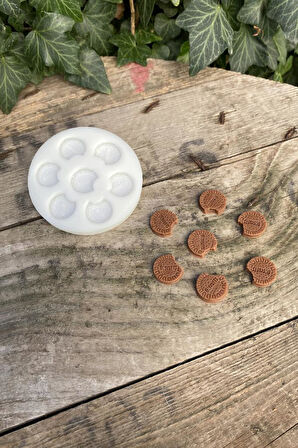 Kremalı Bisküvi Küçük Yedili Mum Kalıbı (Silikon) (1 Adet)