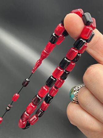 Kırmızı-Siyah Geçişli Sıkma Kehribar Kapsül Kesim Tesbih 33'lü 8x11 mm – SK360230.190425