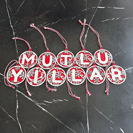 Leyloş 11 Harfli Kırmızı Beyaz İpli Mutlu Yıllar Yazılı Ahşap Yılbaşı Ağaç Süsü