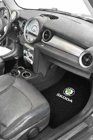 Skoda Araç Uyumlu 5 Parça Araç Oto Halı Paspas Seti & Dijital Baskılı Kırmızı Araba Koltuk Yastığı & Oto Ayna Askısı