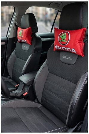 Skoda Araçlar İçin Siyah Oto Konfor Seti | 5 Parça Oto Halı Paspas & Kırmızı Araç Yastık - Emniyet Kemer Pedi
