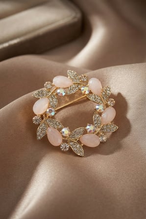 Gold Pembe Detaylı Zirkon Taşlı Broş TJ-BR518