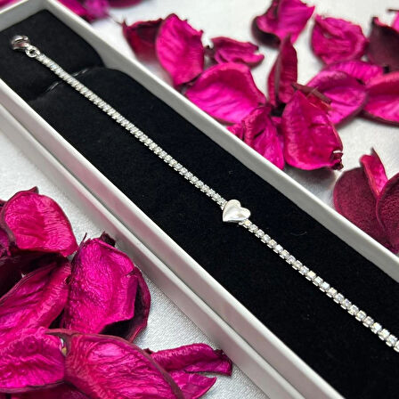 Kalp Figürlü Kadın Bileklik 925 Ayar Gümüş Rodyum Kaplama Zarif Tasarım