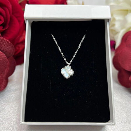 Van Cleef Yonca Beyaz Taşlı Kadın Kolyesi 925 Ayar Gümüş Radyumlu 8 mm