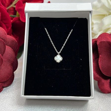 Van Cleef Yonca Beyaz Taşlı Kadın Kolyesi 925 Ayar Gümüş Radyumlu 6 mm
