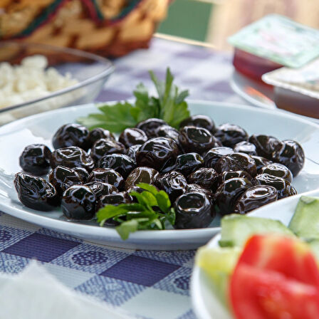 Kuru Sele İri Taneli Siyah Zeytin 900 Gr  