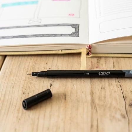 BIC Intensity Fine Liner Keçe Uçlu Kalem 4'lü Blister Klasik Renkler, Siyah,Mavi,Kırmızı ve Yeşil Re