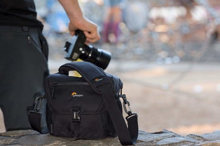 Lowepro Nova 140 Aw II Aynasız Fotoğraf Makinesi Ve Kompakt Dslr Fotoğraf Makineleri İçin Taşıma Çantası, Siyah