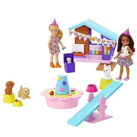 Barbie Chelsea Köpekçiğin Doğum Günü Oyun Seti, 2 küçük bebek, köpek kulübesi, yavru köpekler ve 15'ten fazla parti aksesuarı ile, HJY88
