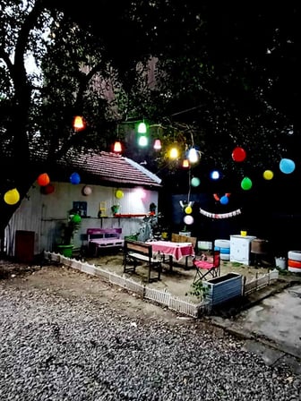 Alaçatı Stil Dekoratif Ağaç Feneri 10’lu Set – Renkli Dış Mekan Işıklandırma Bahçe Aydınlatma Lambası, E27 Duylu