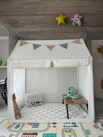 LED Işıklı Çocuk Oyun Evi | Pamuklu Oyun Çadırı – Minder & 2 Yastık Dahil | 120×80×130 cm | Bej | İç & Dış Mekân