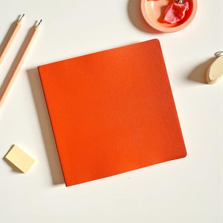 Fark Tanıtım Defter, Noktalı Not Defteri – PU Deri Not Defteri – 16,5x16,5 cm, 96 Yaprak (192 Sayfa), 90 gr Ivory Kağıt, Esnek Kapak, Ofis ve Kırtasiye (Amber Turuncu)