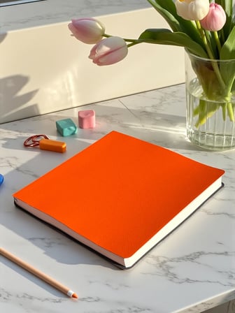 Fark Tanıtım Defter, Noktalı Not Defteri – PU Deri Not Defteri – 16,5x16,5 cm, 96 Yaprak (192 Sayfa), 90 gr Ivory Kağıt, Esnek Kapak, Ofis ve Kırtasiye (Amber Turuncu)