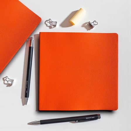 Fark Tanıtım Defter, Noktalı Not Defteri – PU Deri Not Defteri – 16,5x16,5 cm, 96 Yaprak (192 Sayfa), 90 gr Ivory Kağıt, Esnek Kapak, Ofis ve Kırtasiye (Amber Turuncu)