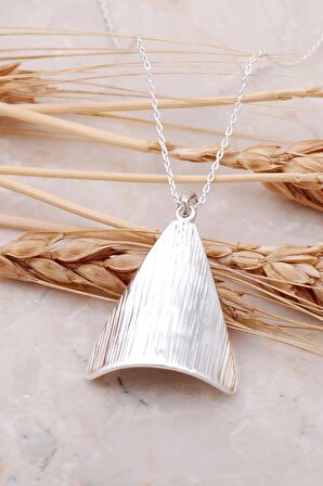 Üçgen Tasarım Gümüş Kolye 7484