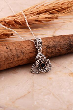 Zümrüt Telkari İşlemeli Gümüş Çiçek Kolye 8001