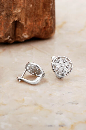 Rodyumlu Parlak Çiçek Gümüş J Küpe 6961