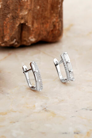 Baget Taşlı Rodyumlu Gümüş J Küpe 6971