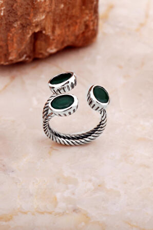 Kök Zümrüt Taşlı El Sarması Üç Başlı Gümüş Yüzük 5824