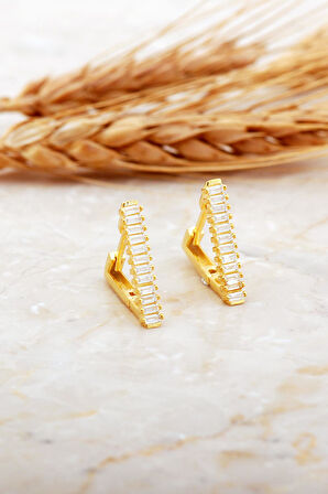 Baget Taşlı Altın Kaplama Orta Boy Üçgen Gümüş Küpe 7182