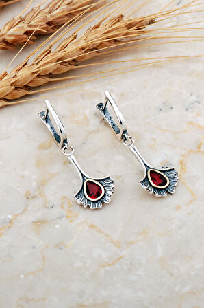 Kök Yakut Taşlı Karanfil Çekiç Dövme Elişi Gümüş Küpe 7209