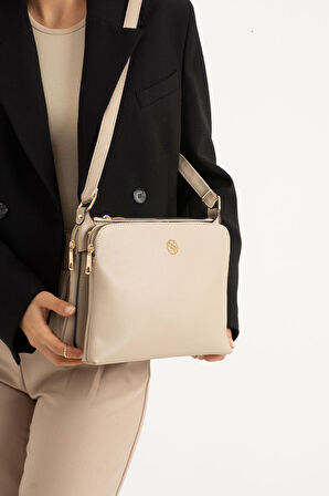 Kadın Suni Deri Ayarlanabilir Çapraz Askılı 4 Bölmeli ve Metal Fermuarlı Kum Mat Omuz Çantası