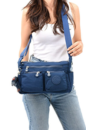 Kadın Orta Boy Bölmeli Lacivert Renkli Krinkıl Kumaş Ayarlanabilir Çapraz Askılı Omuz Çantası