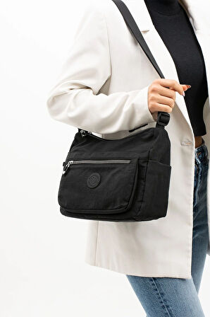 Kadın Çok Gözlü Suya Dayanıklı Paraşüt Kumaş Siyah Renkli Çapraz Askılı Omuz Çantası