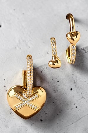 Sertifikalı 316L Çelik Premium Gold Kaplama Zirkon Taşlı X ve Kalp Motifli Üçlü Asimetrik Kadın Küpe Seti
