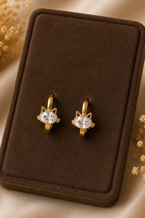 Sertifikalı 316L Çelik Premium Gold Kaplama Oval Tektaşlı Kedi Figürlü Kadın Küpe