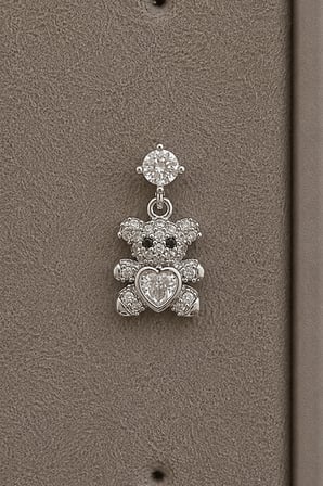 Sertifikalı 316L Çelik Kalp Taşlı Ayıcık Figürlü Sallantılı Premium Gümüş Renk Tragus ve Helix Piercing